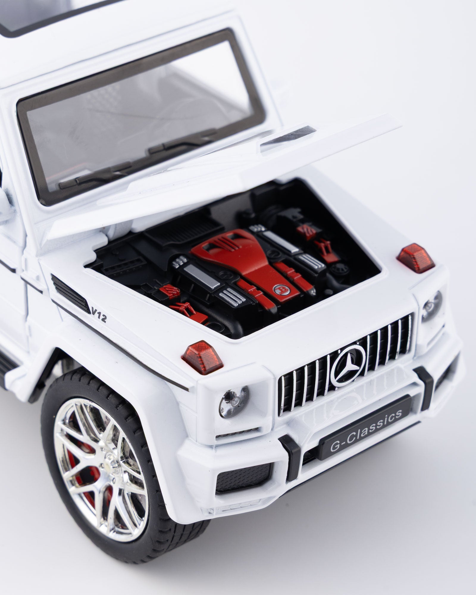 Mercedes-Benz G63 AMG V12 G-Class Diecast White Car 1:24 Scale - Ignition Prime
