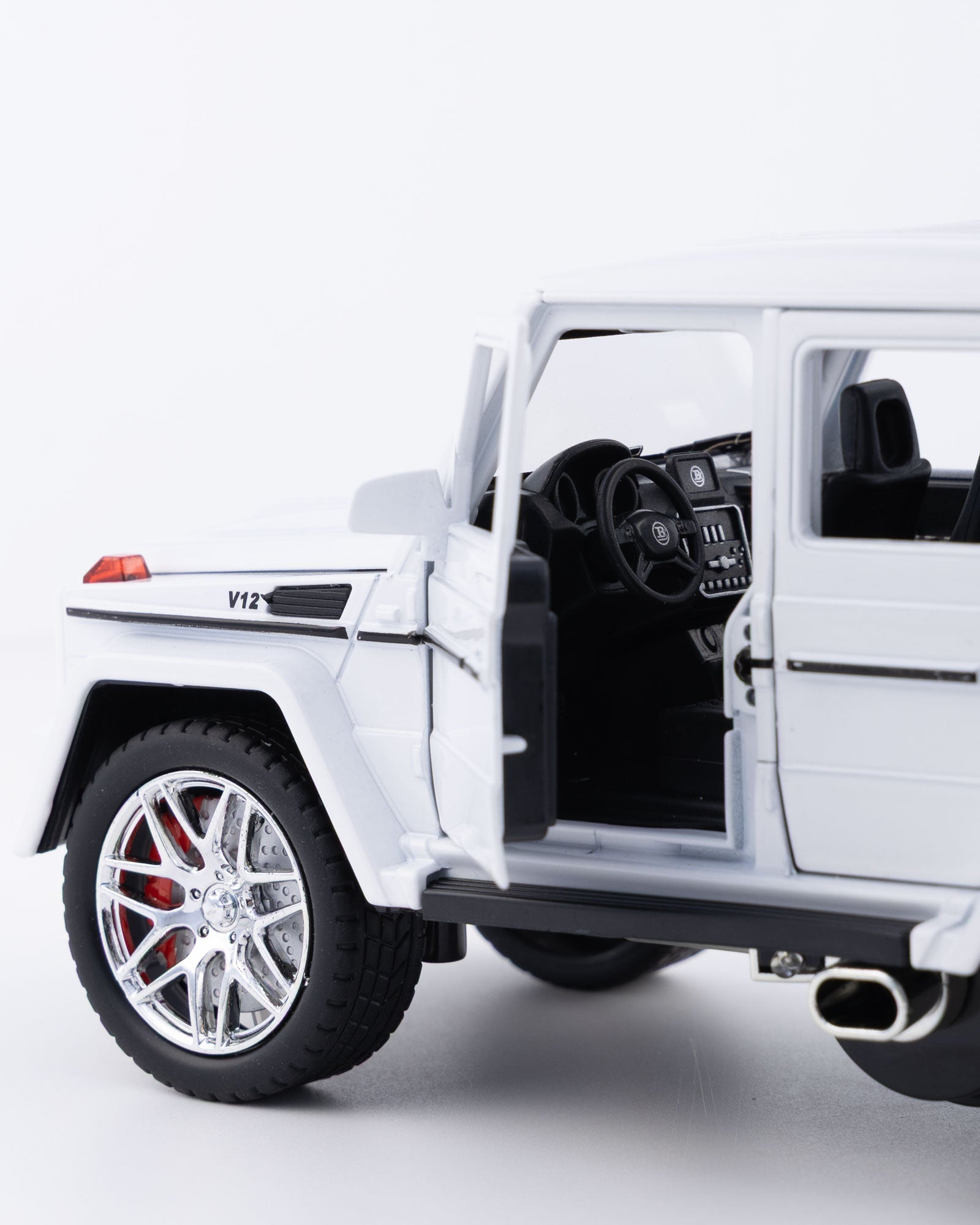 Mercedes-Benz G63 AMG V12 G-Class Diecast White Car 1:24 Scale - Ignition Prime