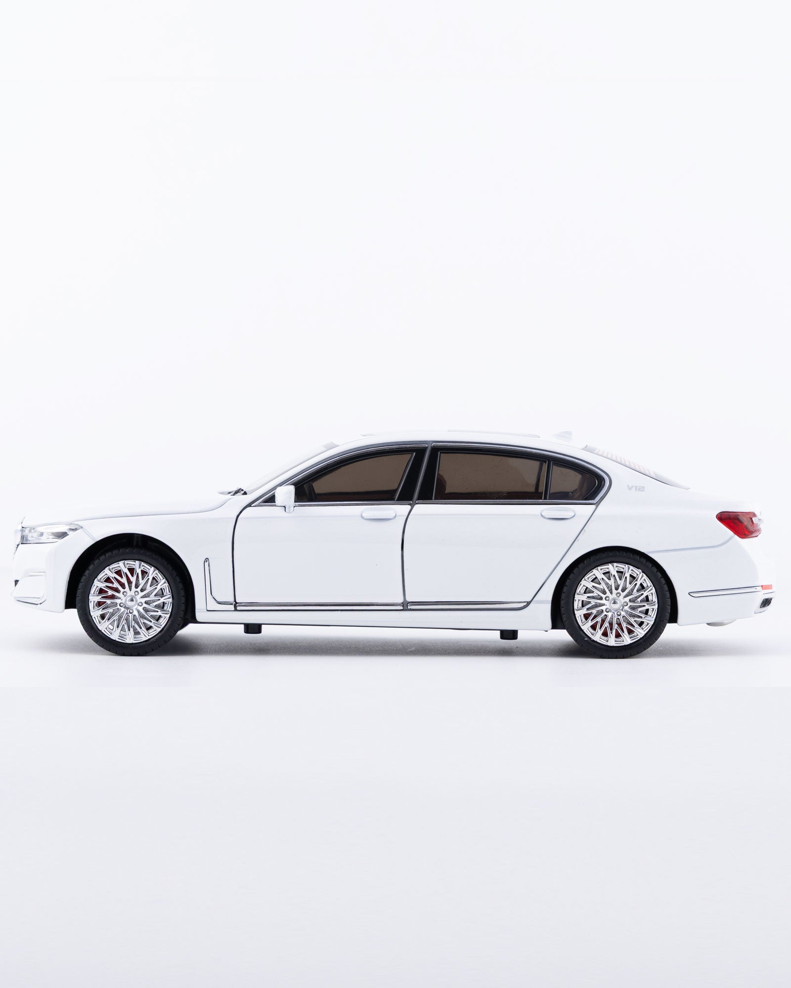 BMW 760Li V12 Sedan Diecast White Car 1:24 Scale - Ignition Prime