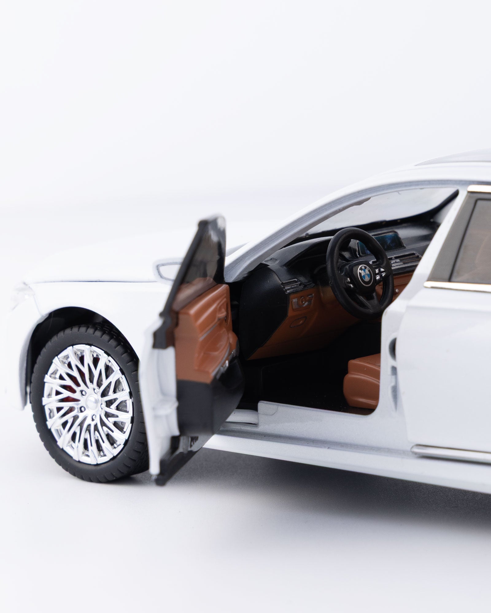 BMW 760Li V12 Sedan Diecast White Car 1:24 Scale - Ignition Prime