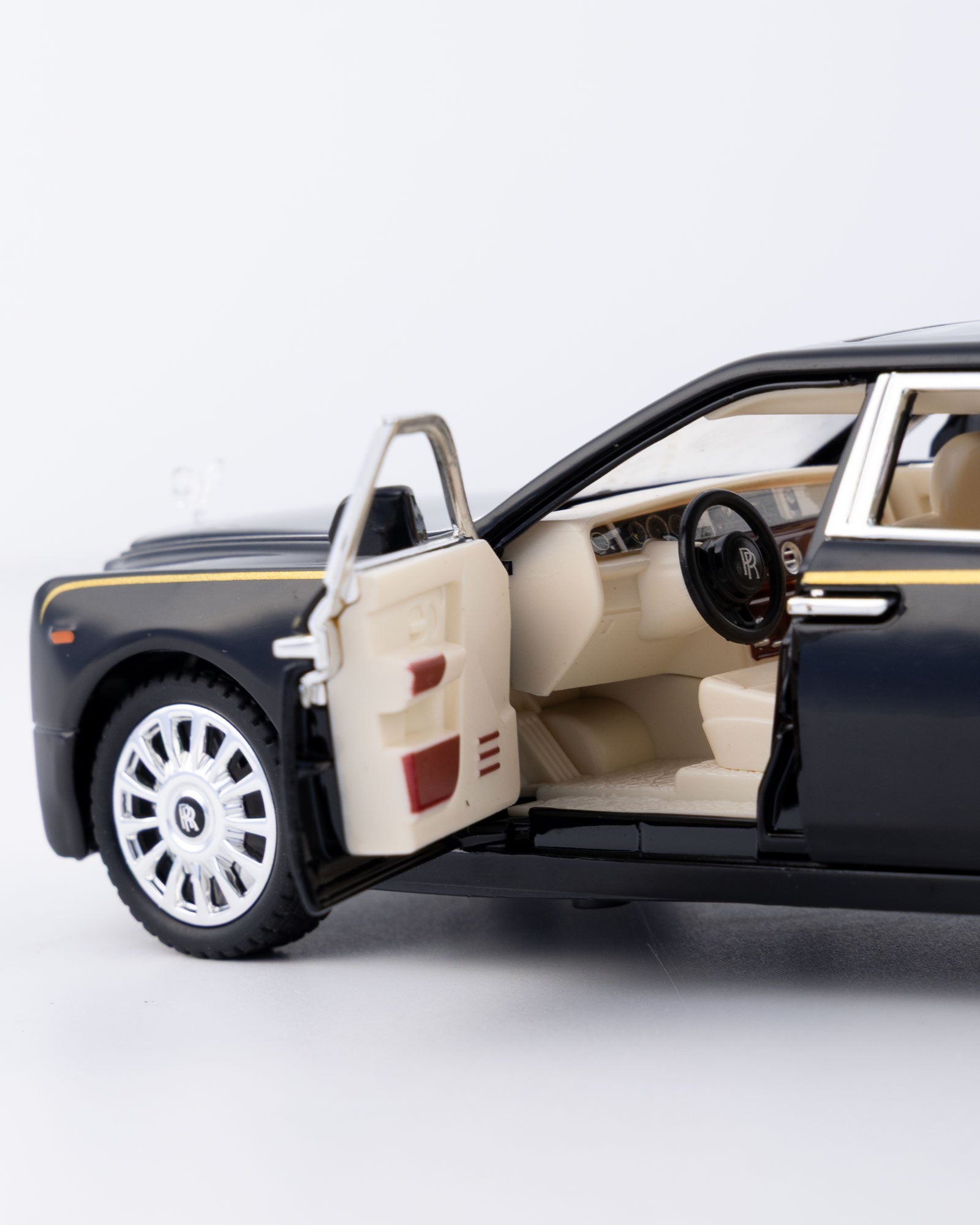 Rolls-Royce Phantom Diecast Silver Car 1:24 Scale - Ignition Prime
