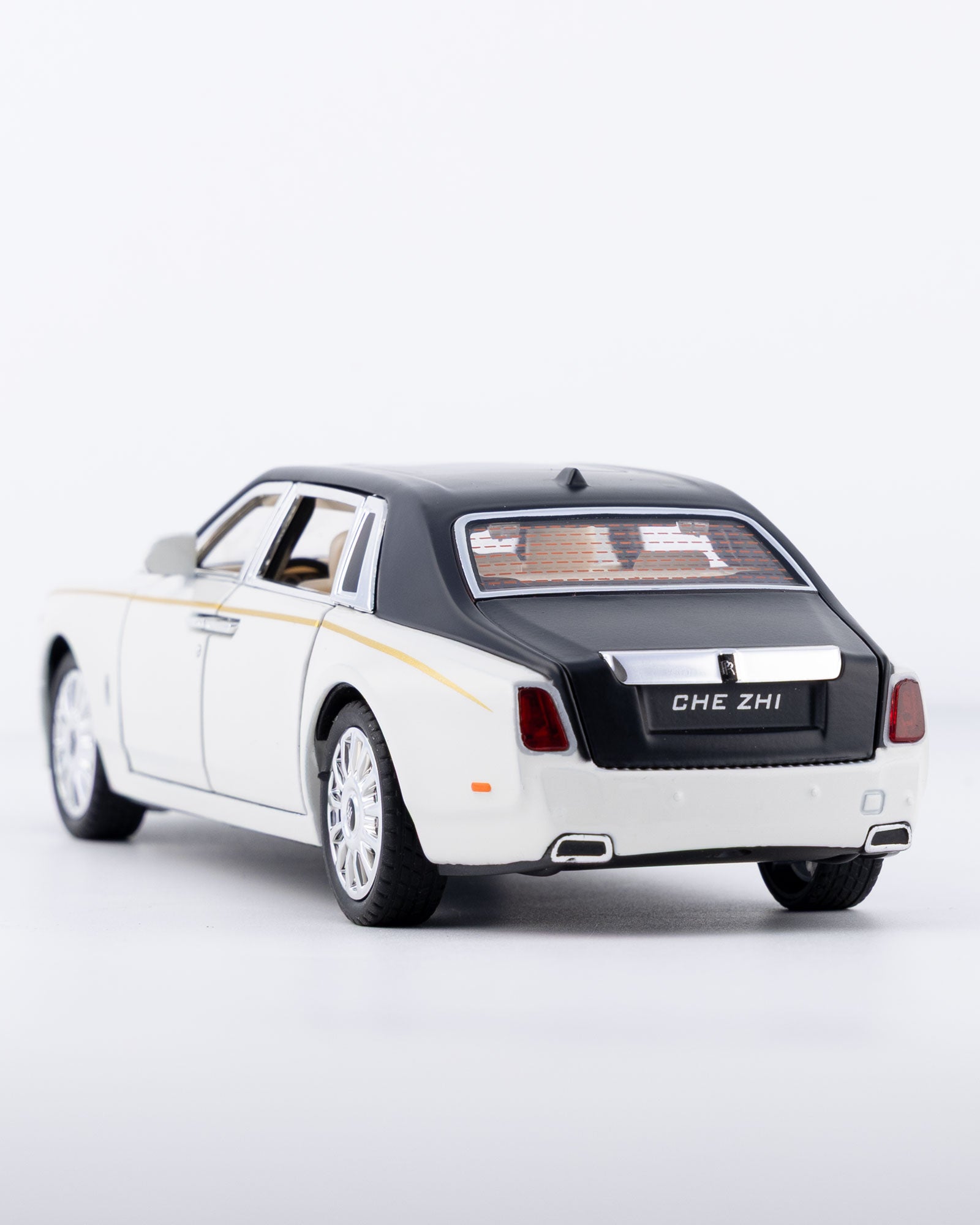 Rolls-Royce Phantom Diecast White Car 1:24 Scale - Ignition Prime