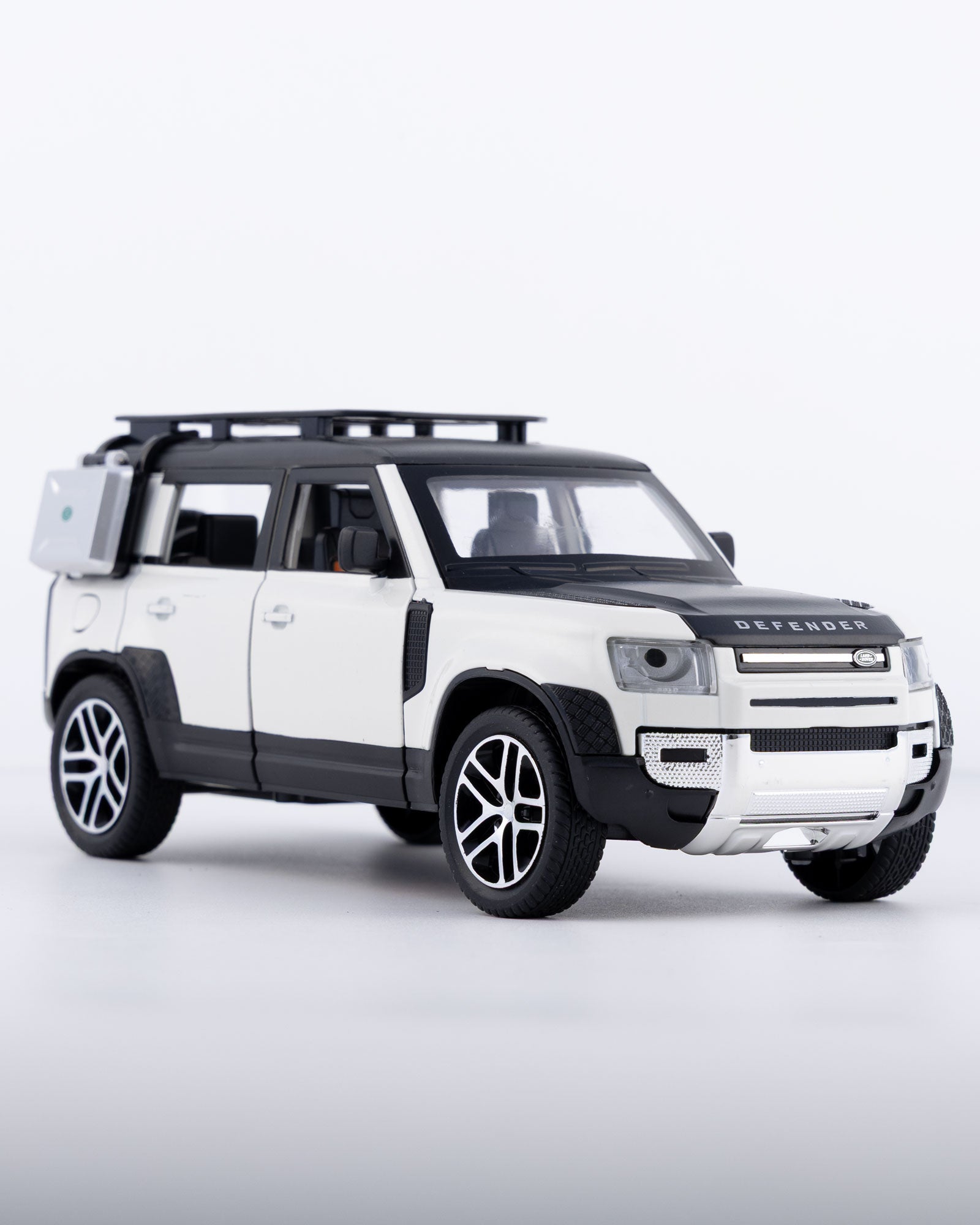 Land Rover Defender Diecast White Car 1:24 Scale - Ignition Prime