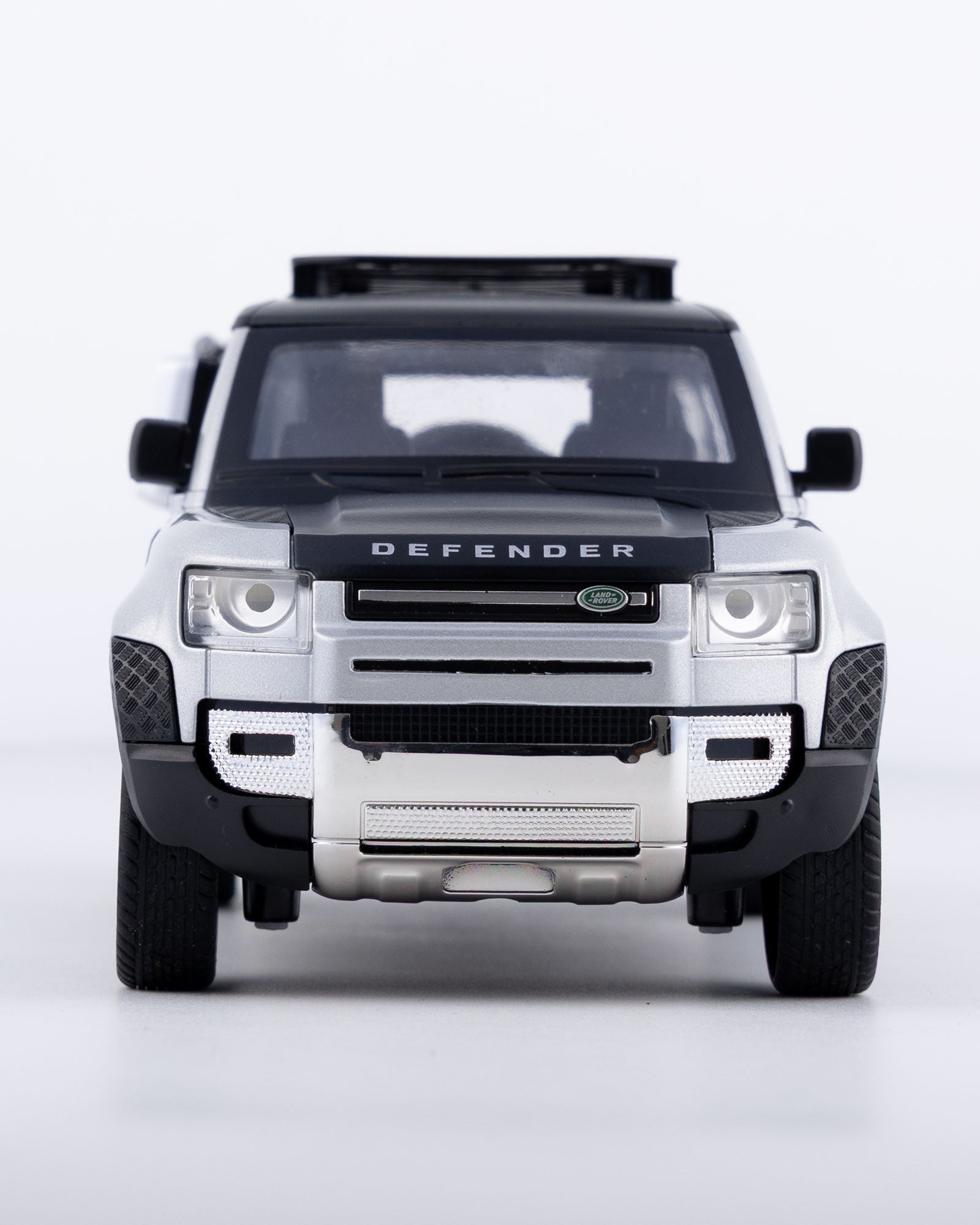 Land Rover Defender Diecast Silver Car 1:24 Scale - Ignition Prime