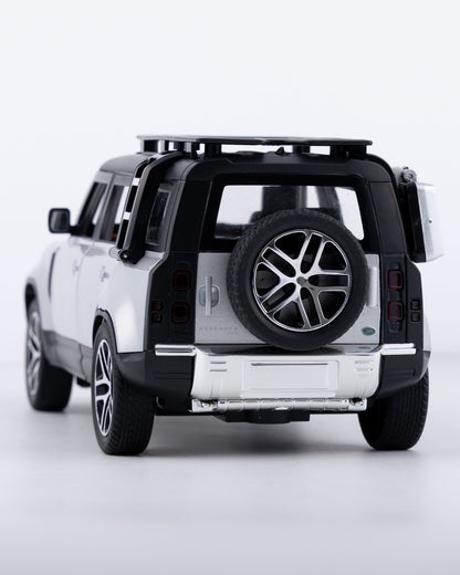 Land Rover Defender Diecast Silver Car 1:24 Scale - Ignition Prime