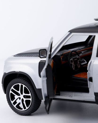 Land Rover Defender Diecast Silver Car 1:24 Scale - Ignition Prime