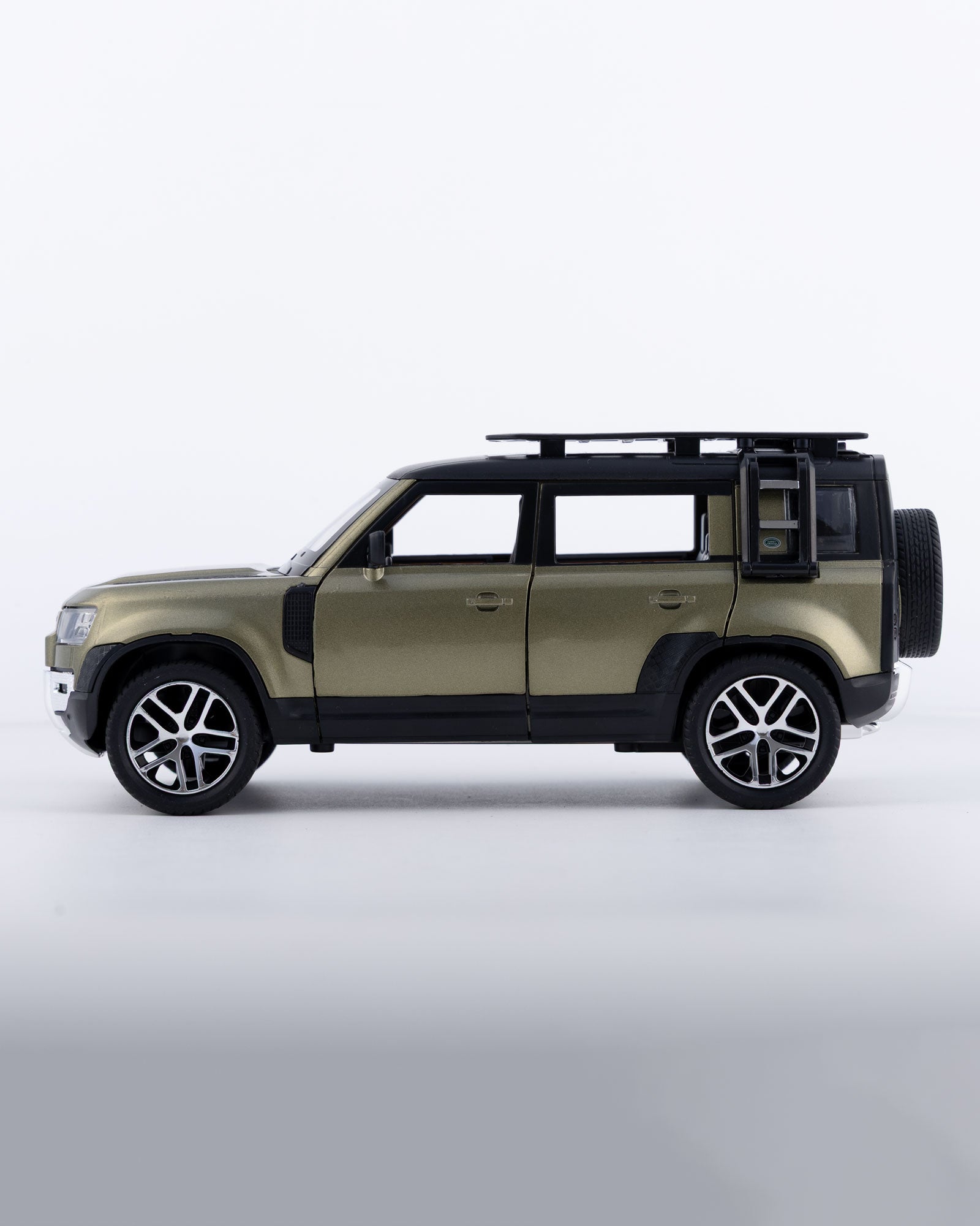 Land Rover Defender Diecast Green Car 1:24 Scale - Ignition Prime
