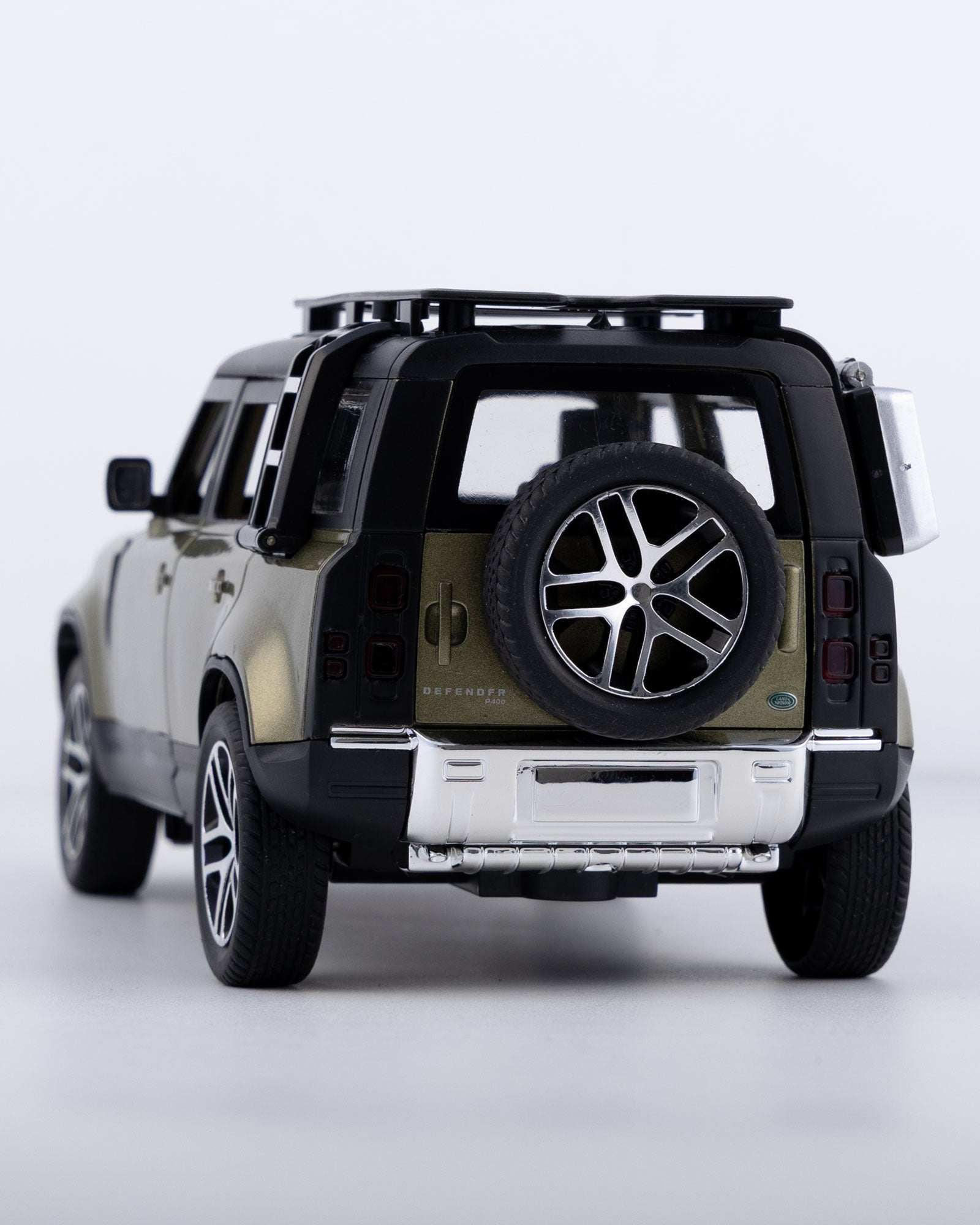 Land Rover Defender Diecast Green Car 1:24 Scale - Ignition Prime