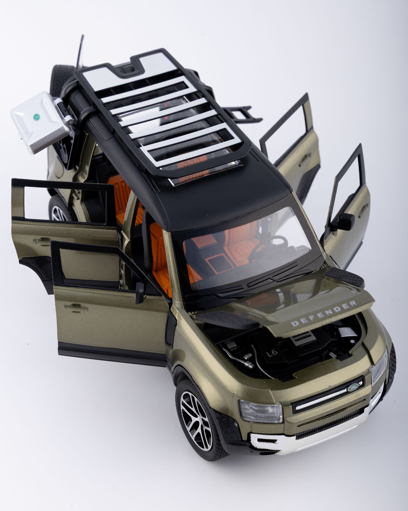 Land Rover Defender Diecast Green Car 1:24 Scale - Ignition Prime