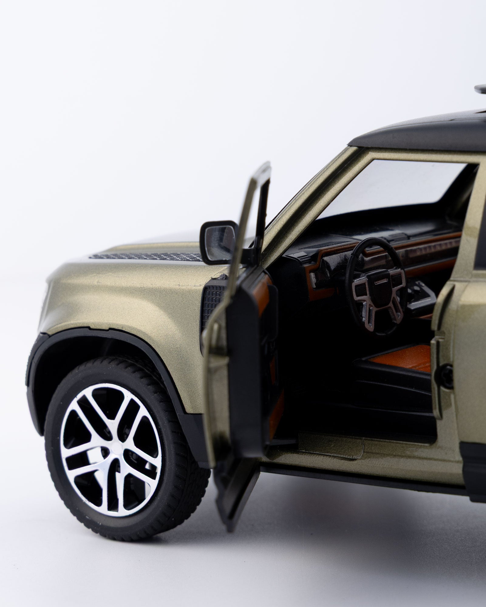 Land Rover Defender Diecast Green Car 1:24 Scale - Ignition Prime