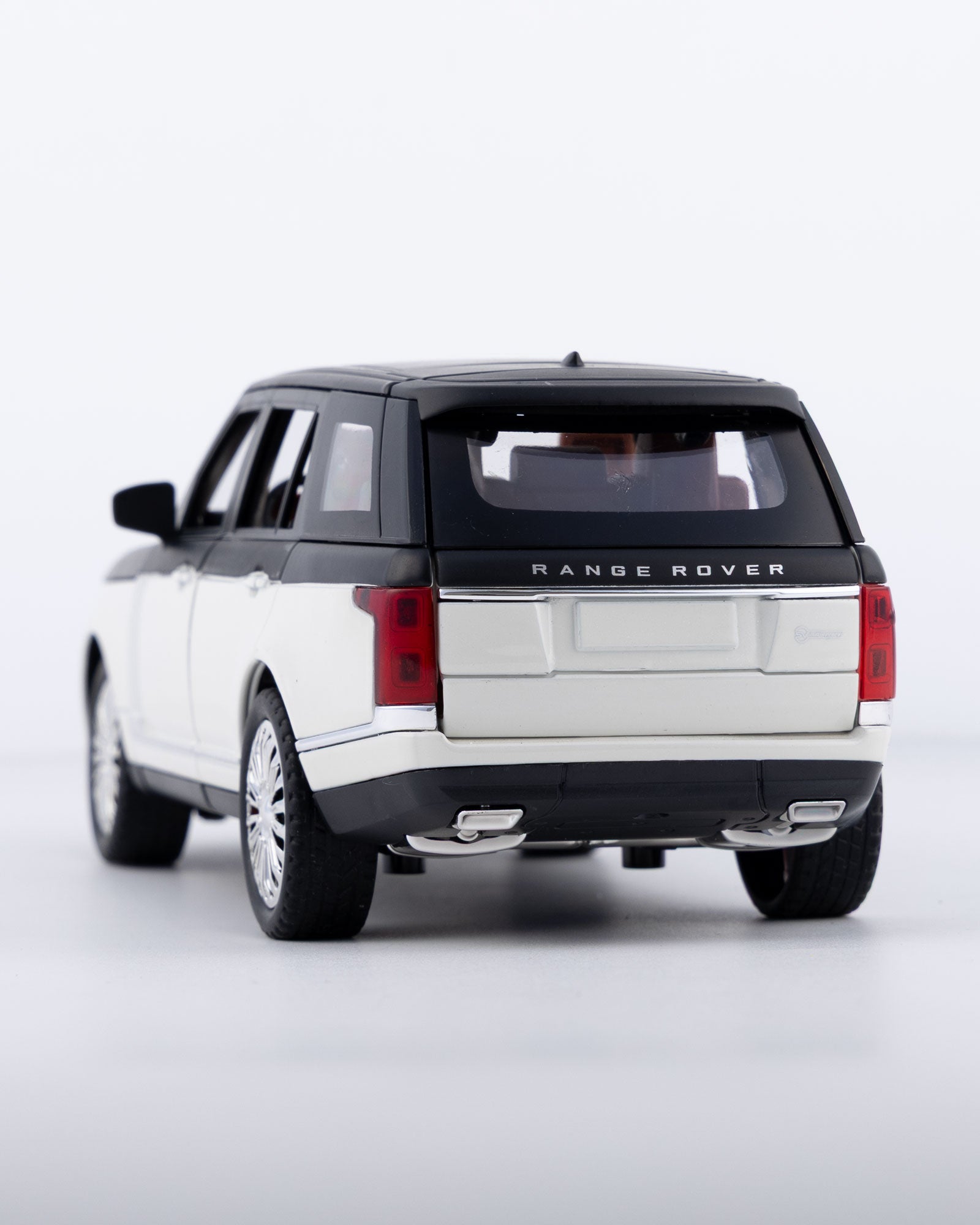 Range Rover L405 Diecast White Car 1:24 Scale - Ignition Prime