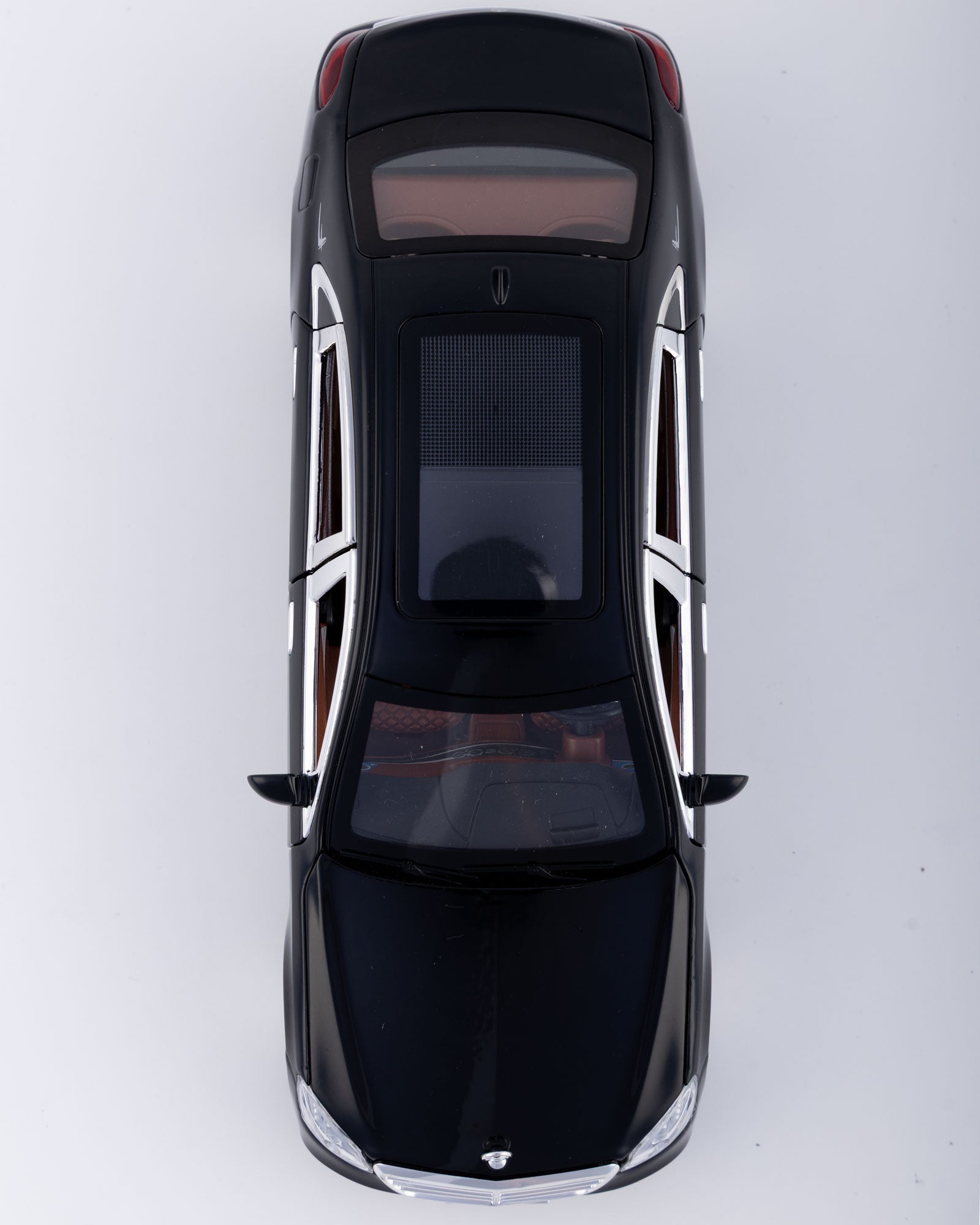 Mercedes-Benz E300eL Diecast Black Car 1:24 Scale - Ignition Prime