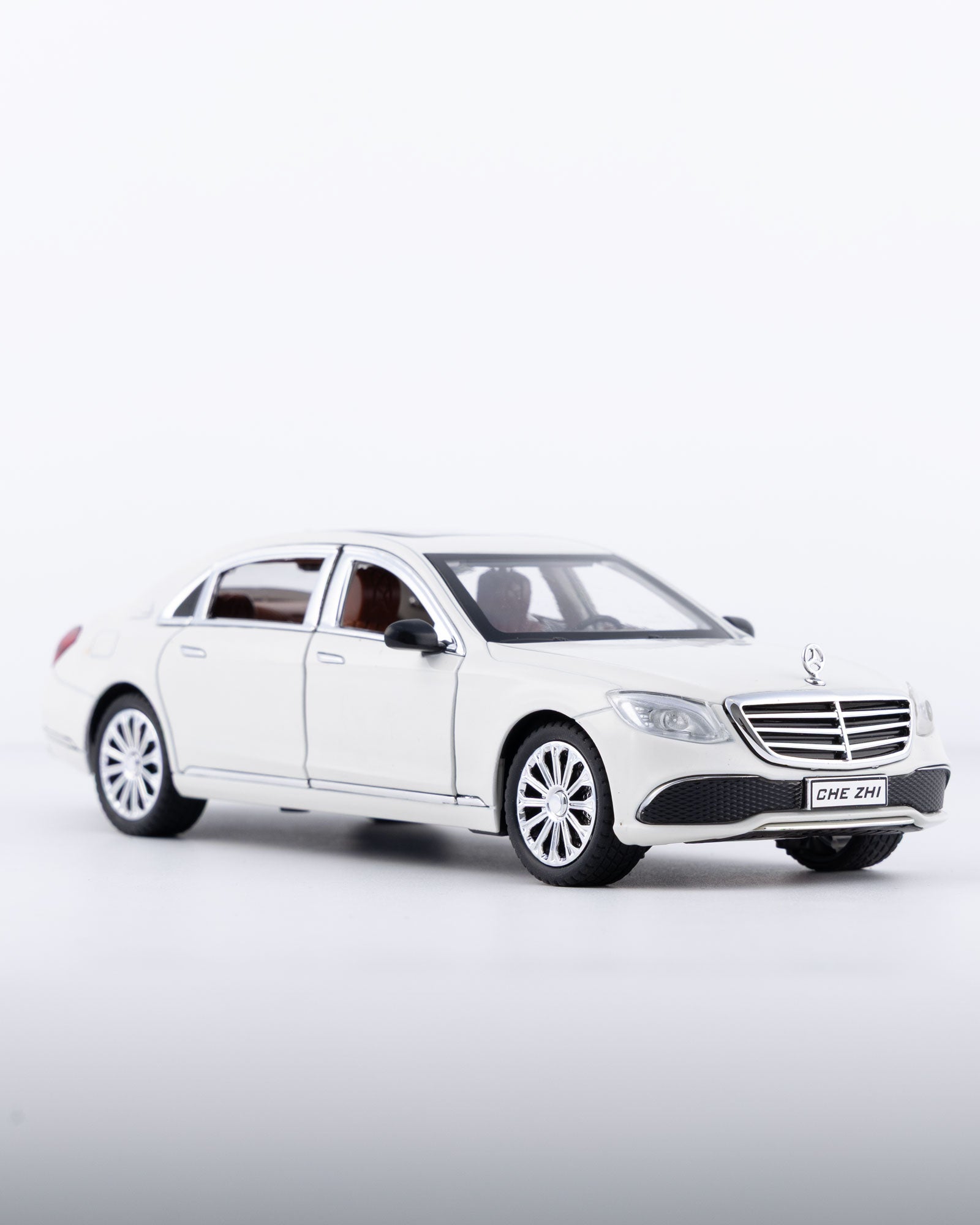Mercedes-Benz E300eL Diecast White Car 1:24 Scale - Ignition Prime