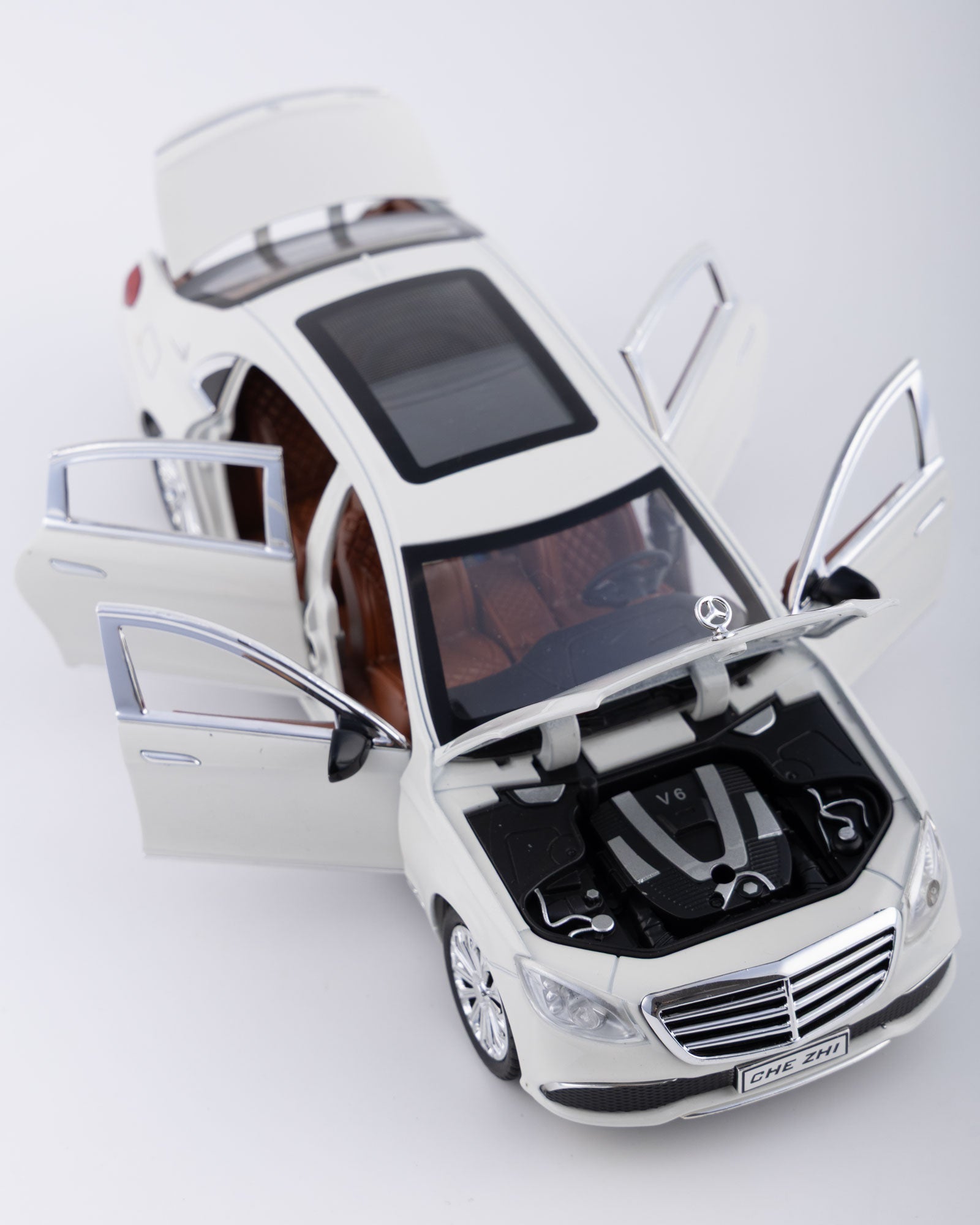 Mercedes-Benz E300eL Diecast White Car 1:24 Scale - Ignition Prime