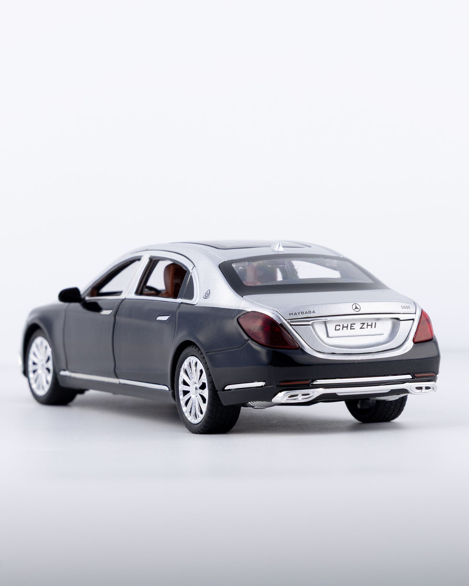 Mercedes-Maybach S600 Diecast Black Car 1:24 Scale - Ignition Prime