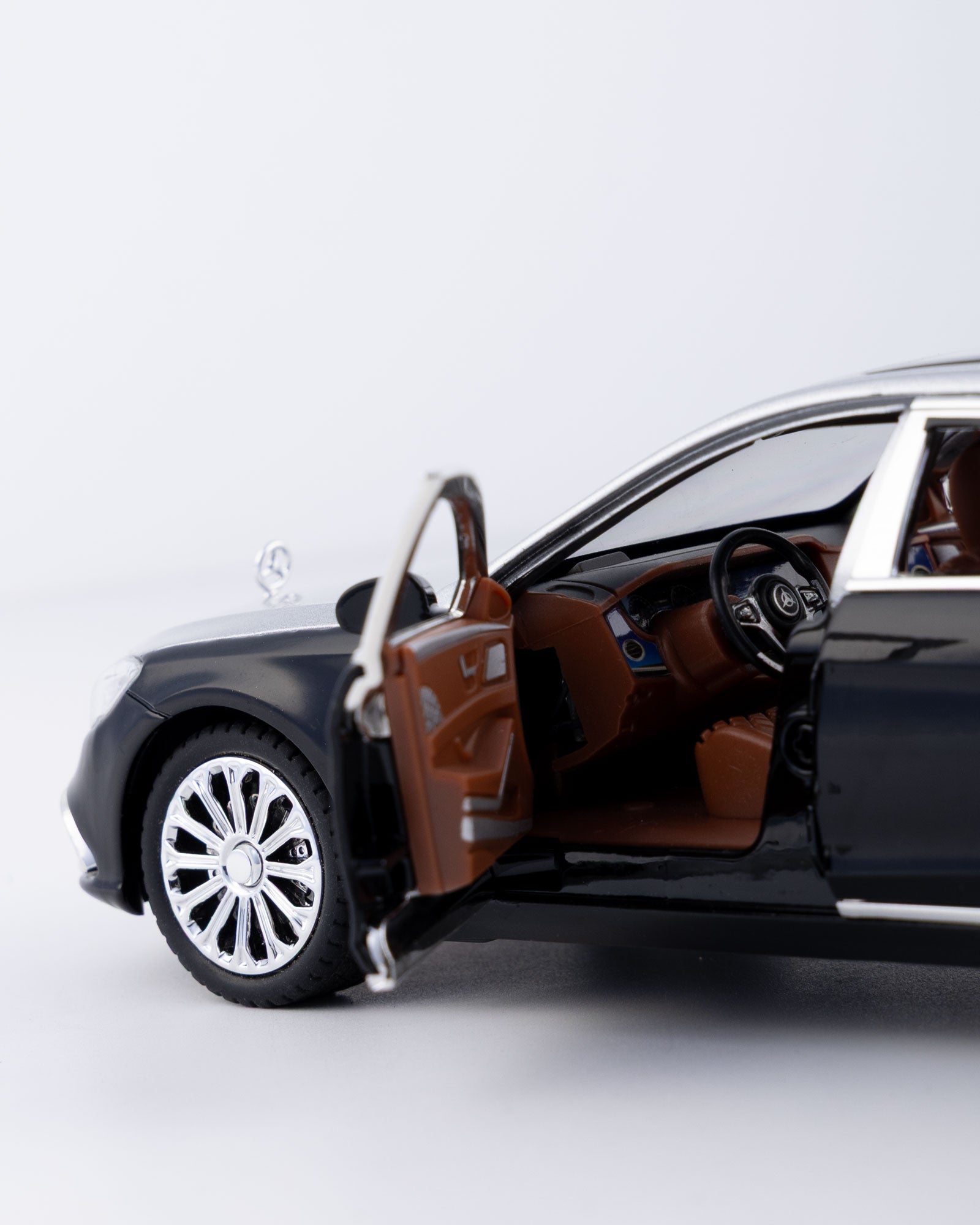 Mercedes-Maybach S600 Diecast Black Car 1:24 Scale - Ignition Prime