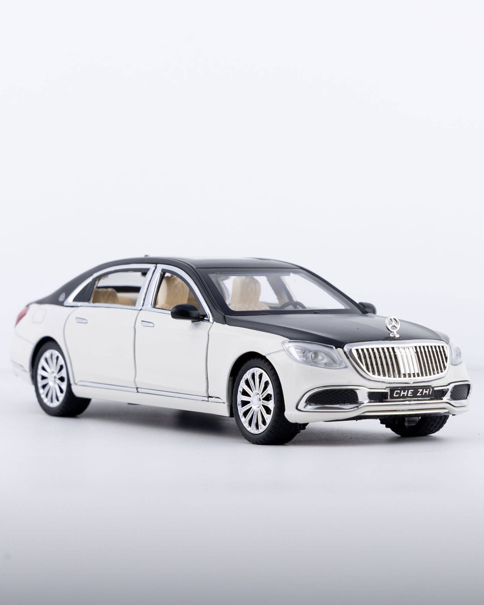 Mercedes-Maybach S600 Diecast White Car 1:24 Scale - Ignition Prime