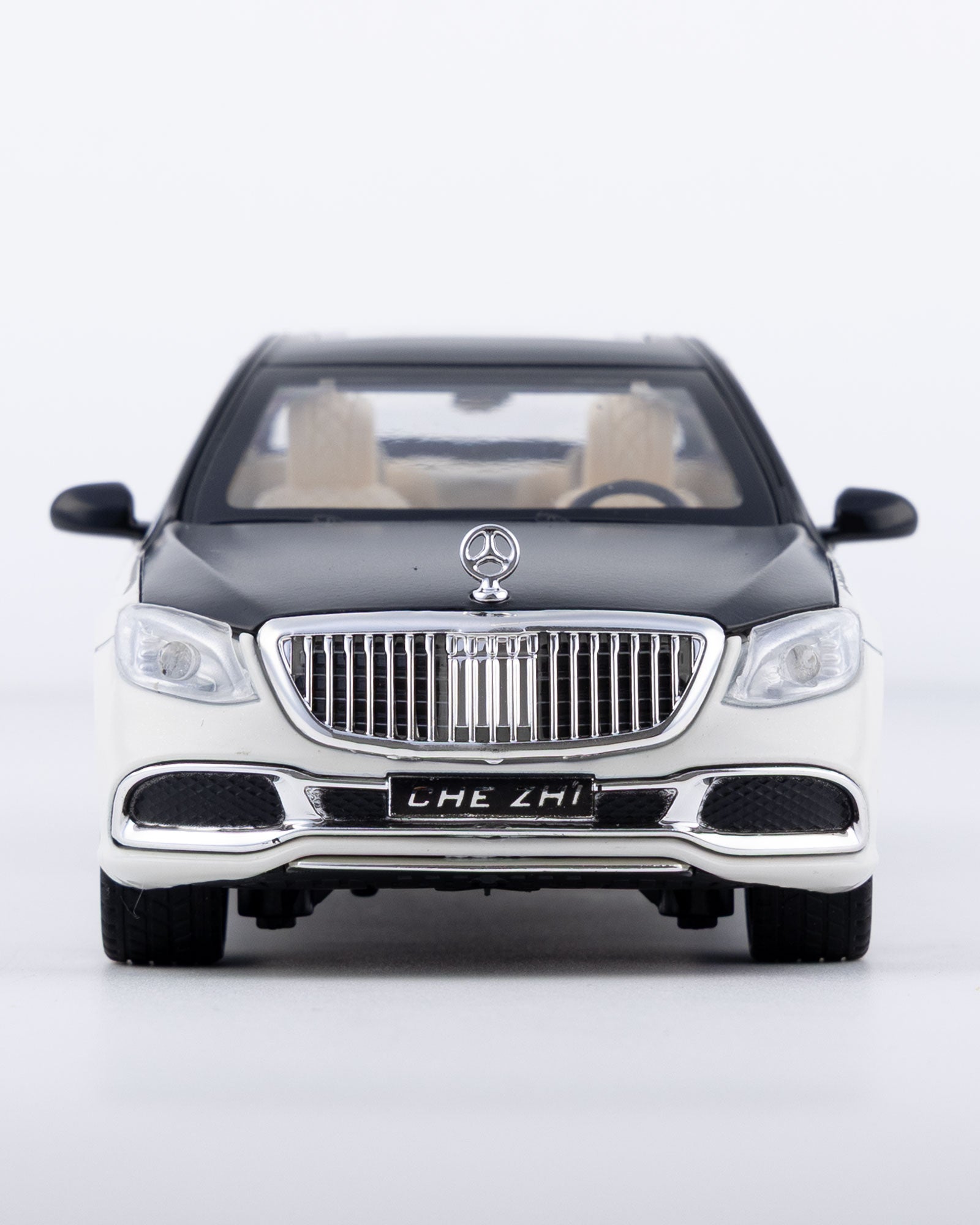 Mercedes-Maybach S600 Diecast White Car 1:24 Scale - Ignition Prime