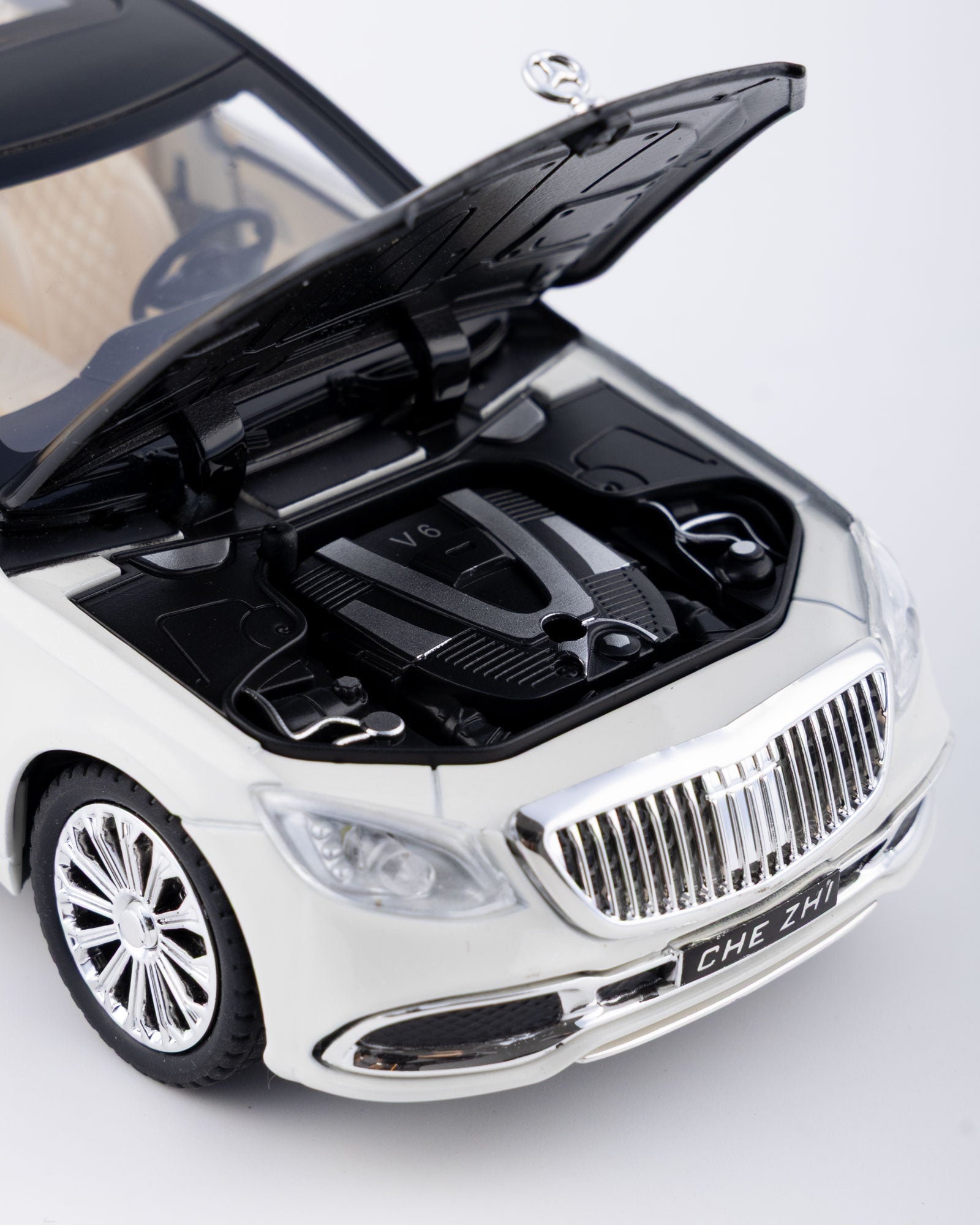 Mercedes-Maybach S600 Diecast White Car 1:24 Scale - Ignition Prime