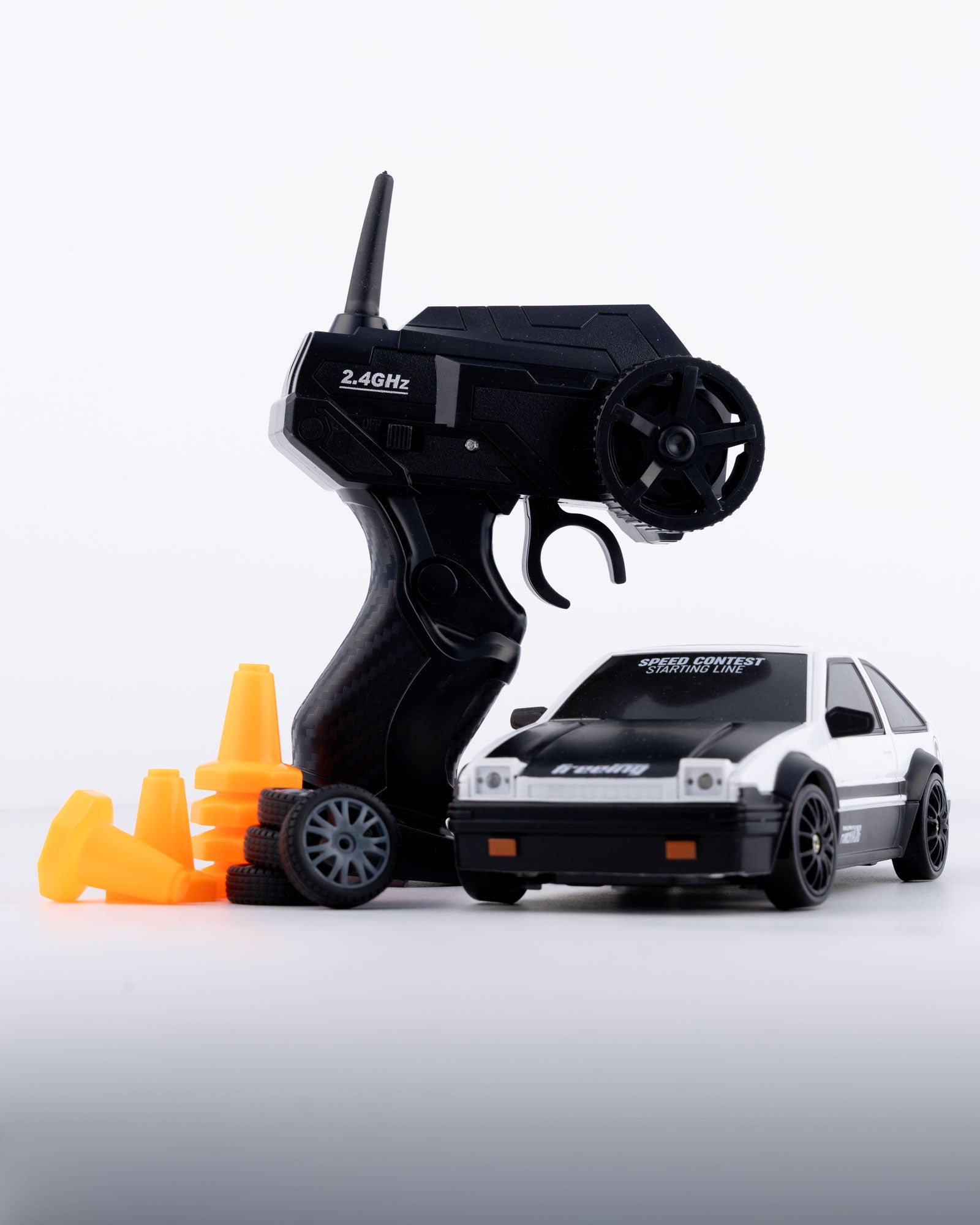 White & Black Editions with Remote & Accessories Car 1:24 Scale - Ignition Prime