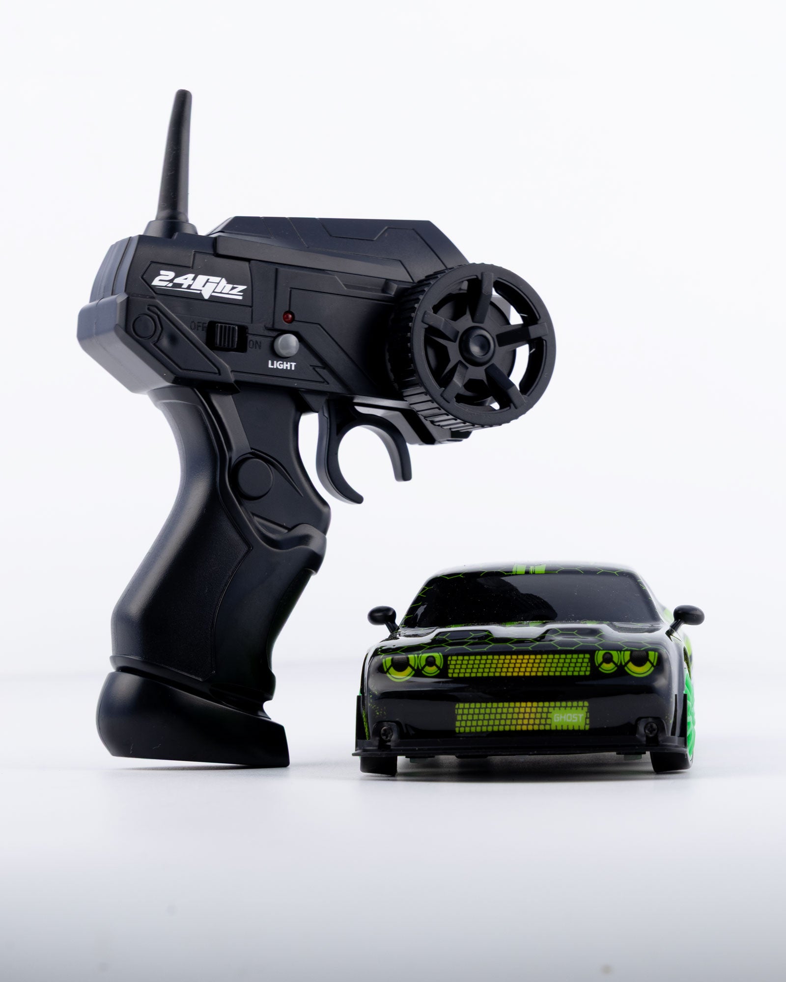 Ghost Arrive Green Edition with Remote & Accessories Car 1:24 Scale - Ignition Prime