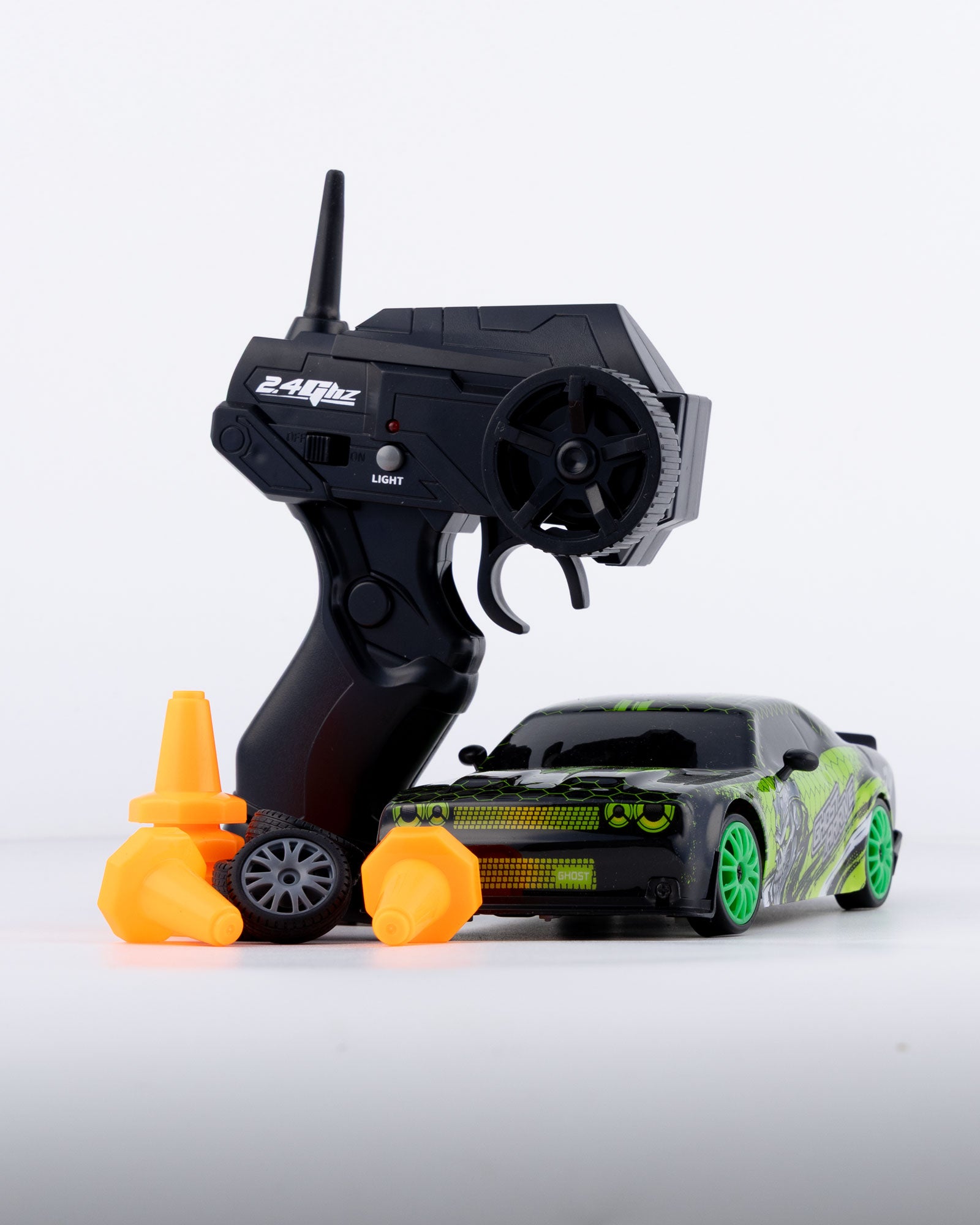 Ghost Arrive Green Edition with Remote & Accessories Car 1:24 Scale - Ignition Prime