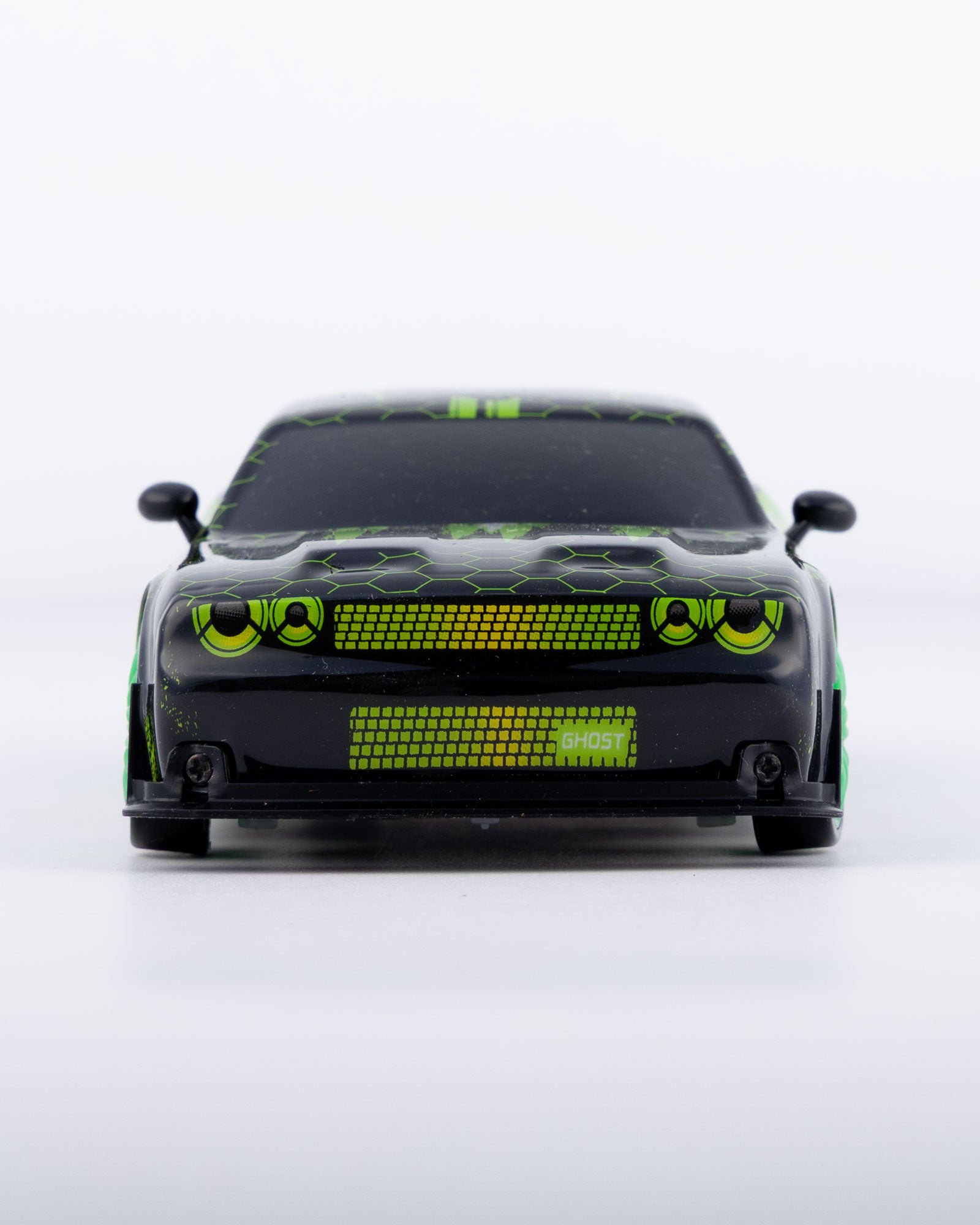 Ghost Arrive Green Edition with Remote & Accessories Car 1:24 Scale - Ignition Prime