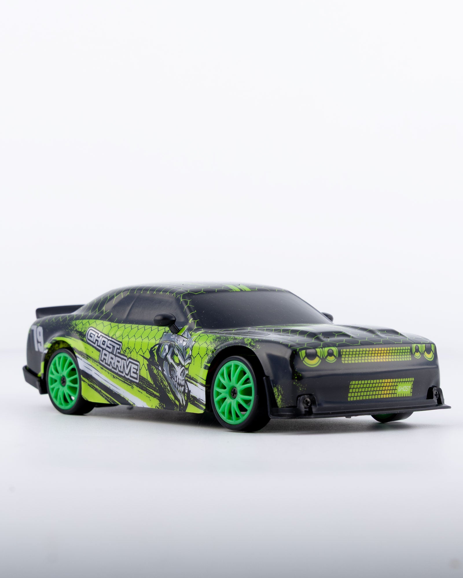Ghost Arrive Green Edition with Remote & Accessories Car 1:24 Scale - Ignition Prime