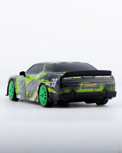 Ghost Arrive Green Edition with Remote & Accessories Car 1:24 Scale - Ignition Prime