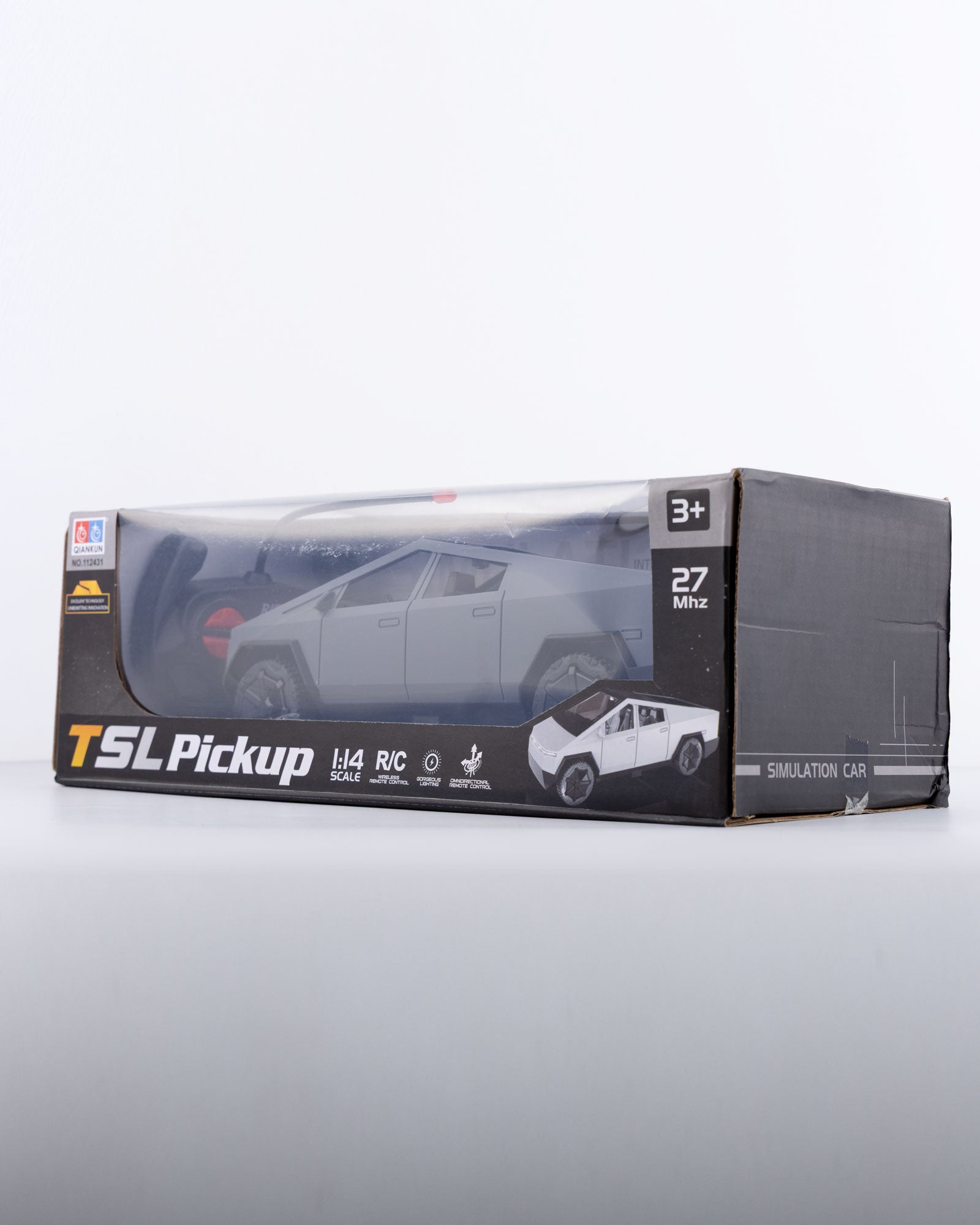 Tesla Cybertruck with Remote & Accessories Car 1:18 Scale - Ignition Prime