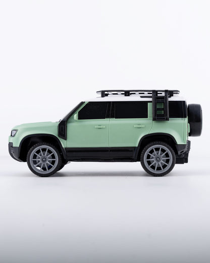 Land Rover Defender with Remote & Accessories Car 1:24 Scale - Ignition Prime