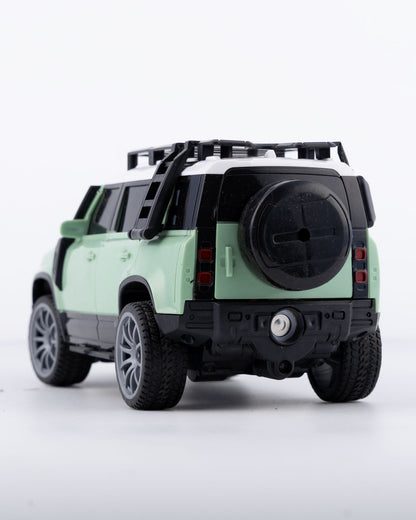 Land Rover Defender with Remote & Accessories Car 1:24 Scale - Ignition Prime
